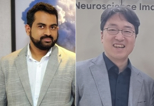 진우수다카란 학생과 김중경(오른쪽) 교수